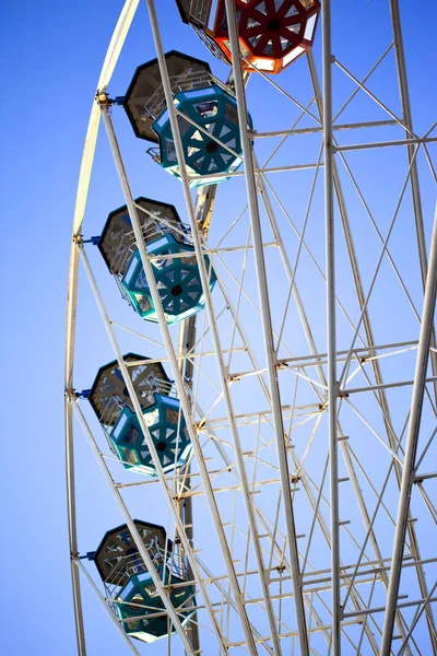 Rueda grande en un recinto ferial —  Fotos de Stock