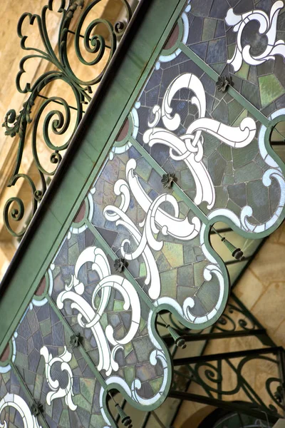 クローズ アップの古典的なボルドーのベランダ フランス — ストック写真