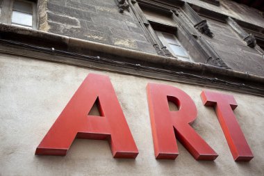 Bir bina tabelada sanat