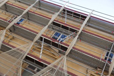 İskele ve güvenlik ağı