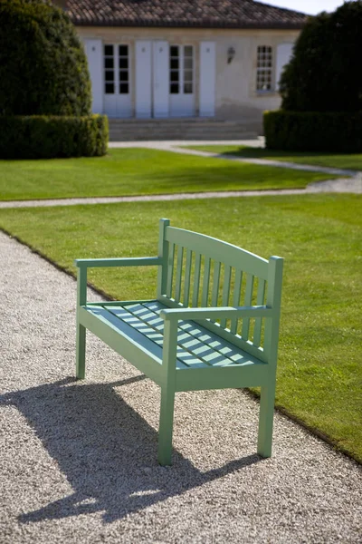 Zelená dřevěná lavička — Stock fotografie