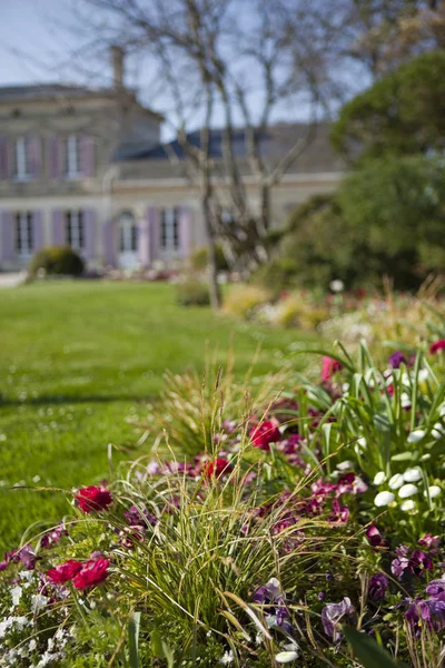 Parco di una villa francese — Foto Stock