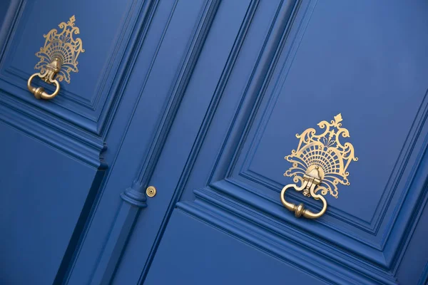 Taquillas Hierro Forjado Una Puerta Madera Azul Una Mansión Francesa — Foto de Stock