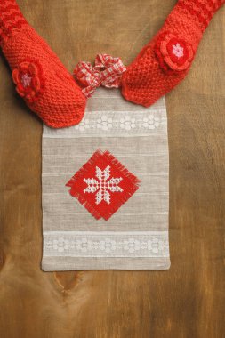 Nedime hediye canvas tote çanta bir kırmızı yay ile.