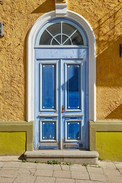 Puerta de madera azul vieja —  Fotos de Stock