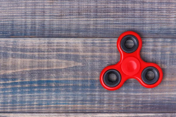 A red hand spinner
