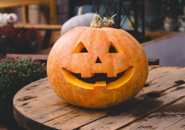 Cadılar Bayramı Balkabağı gülümseyen