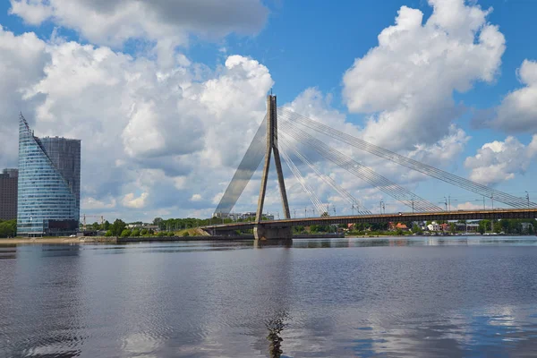 Askılı köprü Riga