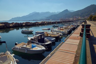 İtalya küçük dock