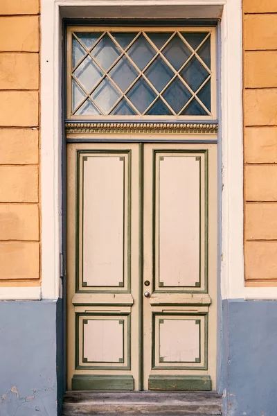 Antigua puerta de madera en Tallin, Estonia —  Fotos de Stock