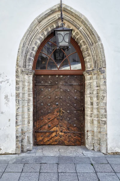 Puerta metálica antigua en Tallin —  Fotos de Stock