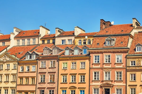 Gevels van de huizen in de oude stad van Warschau, Polen — Stockfoto