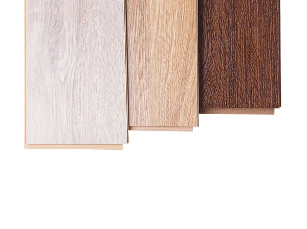 Üç beyaz izole laminat platalar