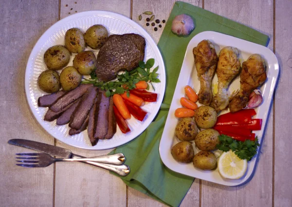 patates ile kızarmış sığır eti ve tavuk 