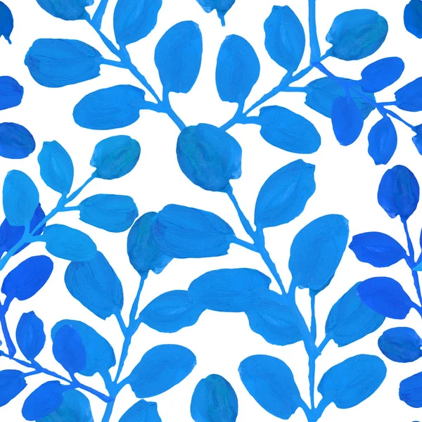 带有经典蓝色泛音的无缝隙图案在白色背景上 手拉着树枝 古奇和水彩画 植物装饰质感 纺织品 明信片和包装纸 — 图库照片