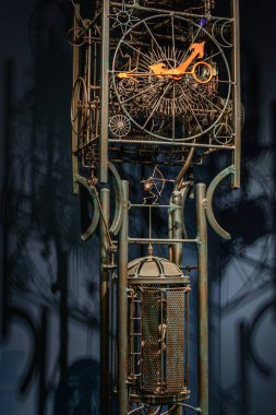 Metalik çubuklarla spot saat sistemi. Güzel görüntüsü ile 