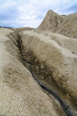 Earth ile dikey görünüm çatlaklar. Kuru arazi m ile doğal park