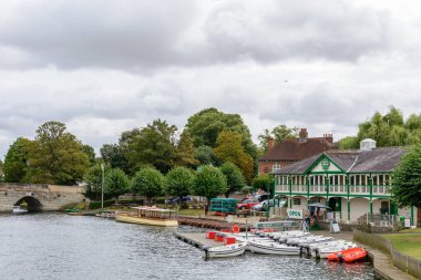 Stratford Upon Avon, İngiltere - Temmuz 12, köprü üzerinde A