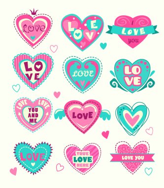Sevimli kalp şekil etiketleri kümesi.