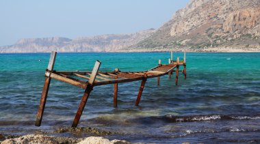 Eski Köprü sahilde yok