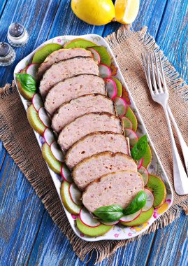 Doldurulmuş sazan balık. Yahudi mutfağı.