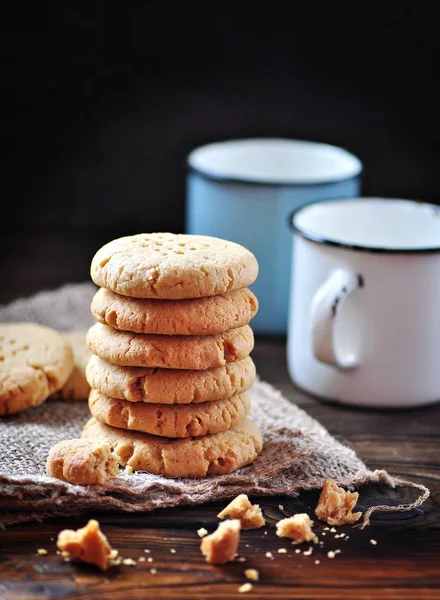 Delicious healthy homemade cookies of peanut butter with a cup of milk. Healthy food. — Stock Photo, Image