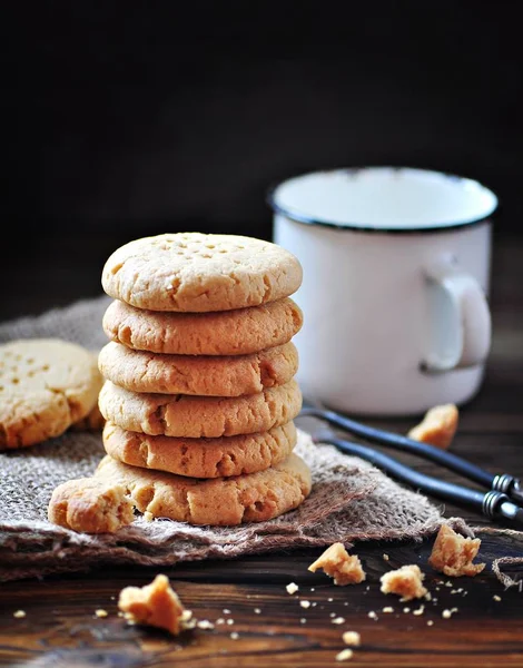 Delicious healthy homemade cookies of peanut butter with a cup of milk. Healthy food. — Stock Photo, Image