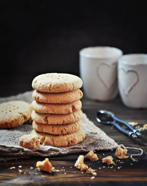 Delicious healthy homemade cookies of peanut butter with a cup of milk. Healthy food. — Stock Photo, Image