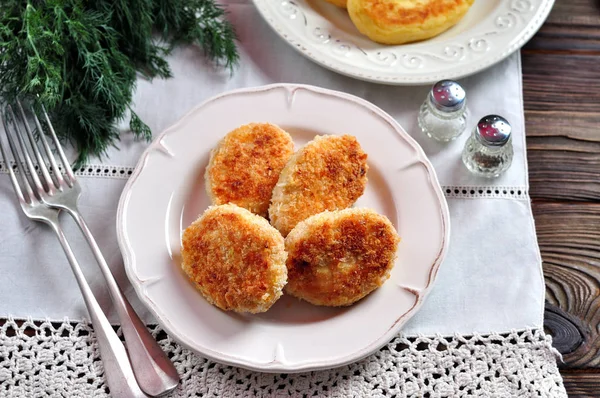 Hamburguesas de pollo (chuletas), panko empanado al horno . — Foto de Stock