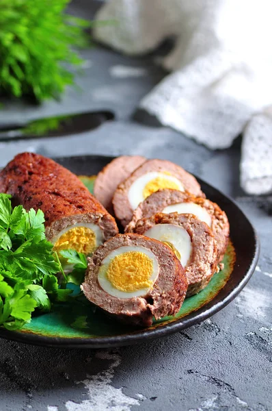 Carne de vită cu ou . — Fotografie, imagine de stoc
