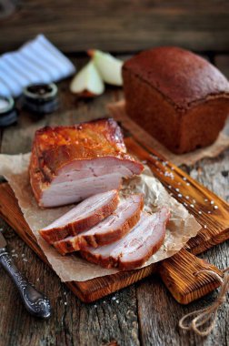 Lezzetli organik pişmiş domuz yağı domates sos, soya sosu ve honey.v