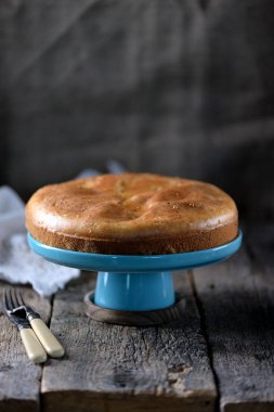 Aperatif kek lahana turşusu ve mantar. Rustik tarzı.