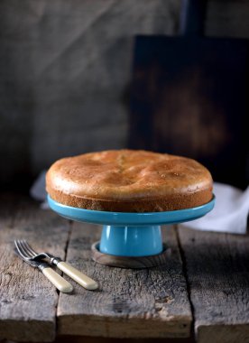 Aperatif kek lahana turşusu ve mantar. Rustik tarzı.