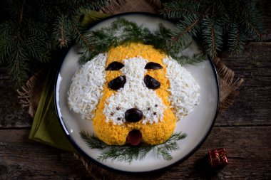 Yılbaşı salatası 2018 - sarı köpek yılı kutlama için 