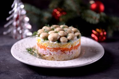 Geleneksel yeni yıl Rus salatası 