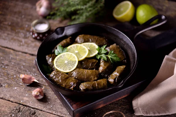 Dolma Vinblad Fyllda Med Ris Och Nötkött Malet Kött Gjutjärn — Stockfoto