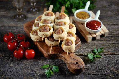 Puf böreği fırında köfte.