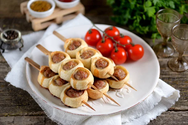 Puf böreği fırında köfte.