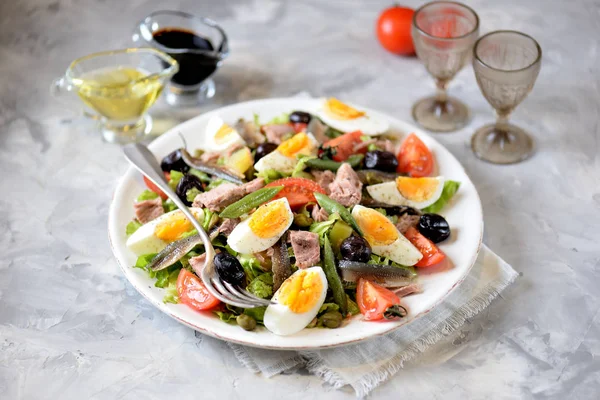 Французский Салат Nicoise Тунцом Вареная Картошка Яйцо Зеленая Фасоль Помидоры — стоковое фото