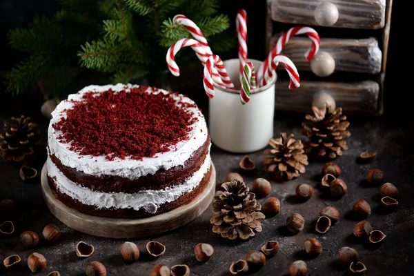 自制蛋糕红色天鹅绒 圣诞背景 — 图库照片