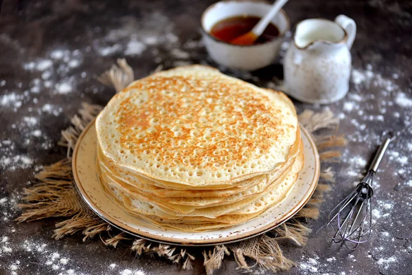 Crêpes Traditionnelles Russes Sur Lait Levure — Photo