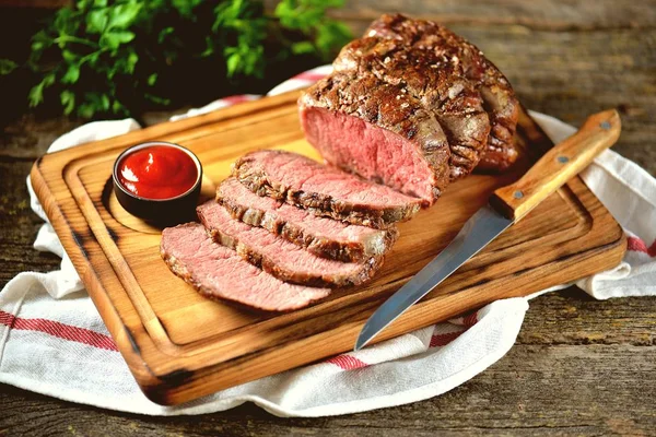 Roast Beef Medium Wooden Board Rustic Style — Stock Photo, Image