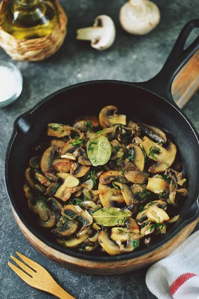 Setas Fritas Con Cebolla Ajo Laurel Eneldo — Foto de Stock