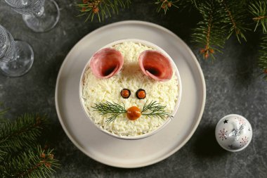 Yeni yıl salatası 2020 Beyaz Fare.