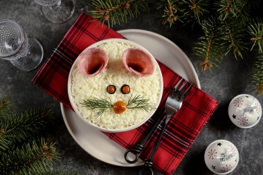 Yeni yıl salatası 2020 Beyaz Fare.