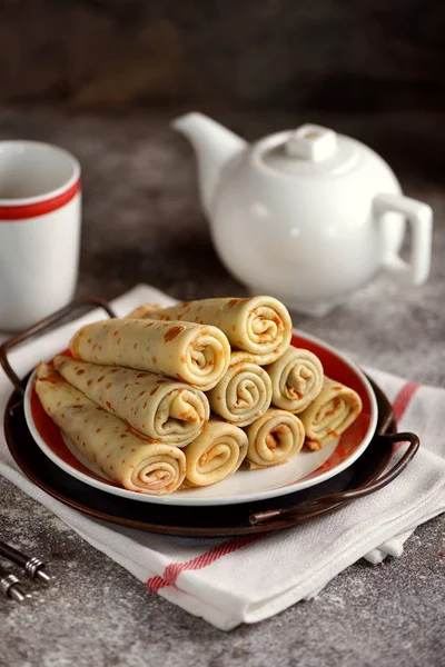 Hemgjorda Tunna Pannkakor Med Söt Grädde — Stockfoto