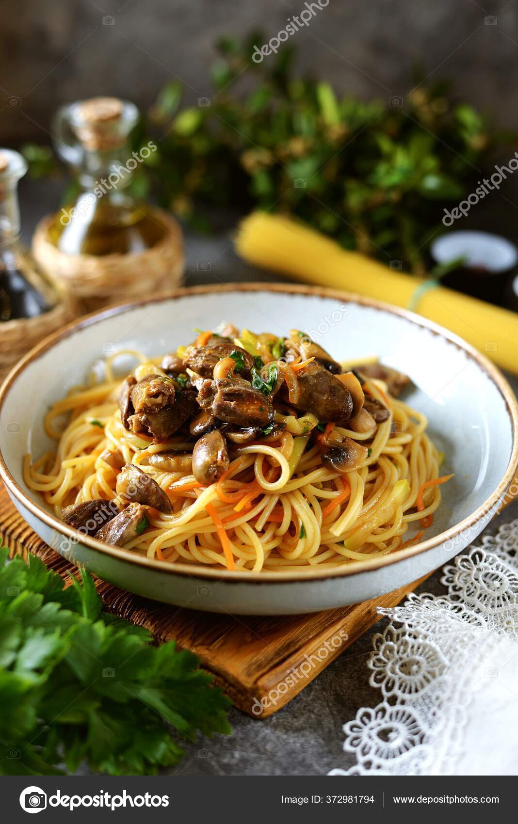 Spaghetti Stewed Chicken Hearts Onions Carrots Zucchini Garlic Healthly