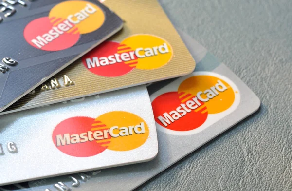 Bangkok, Thailand - januari 28,2015: Mastercard creditcards op — Stockfoto