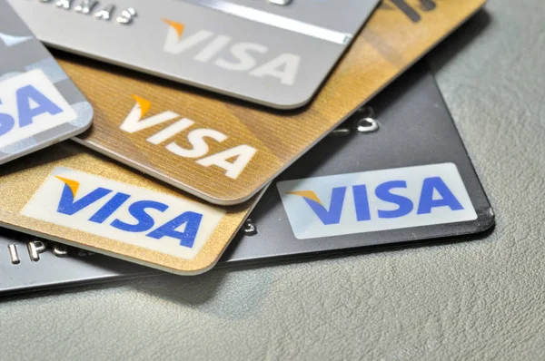 BANGKOK, THAÏLANDE - 28 janvier 2015 : Cartes de crédit Visa en leathe — Photo