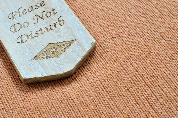 Nie przeszkadzać drewniany znak z miejsca — Zdjęcie stockowe
